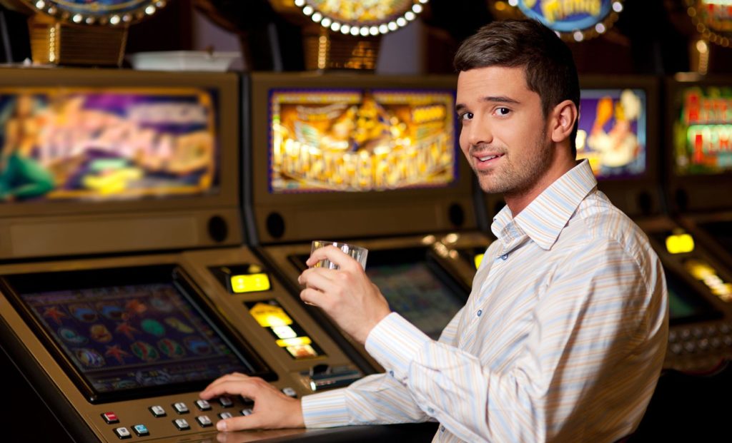 Mesin Slot vs. Permainan Meja: Mana yang Menawarkan Peluang Lebih Baik?