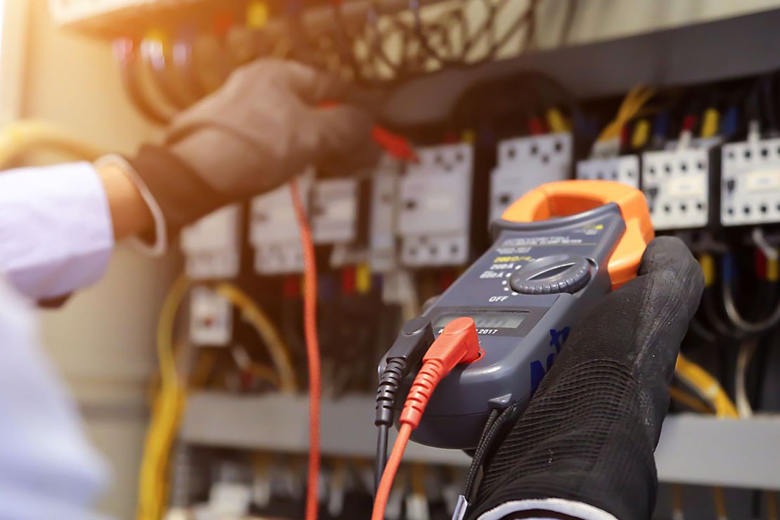 Prüfung ortsveränderlicher elektrischer Betriebsmittel: E+Service+Check GmbH – Ihr Partner seit 2010